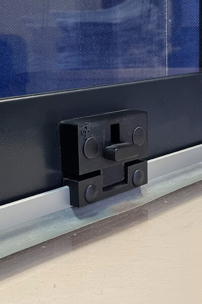 Glasster: надежная фурнитура для безрамного остекления Частная инженерная компания: разработка и производство российского безрамного остекления Glasster